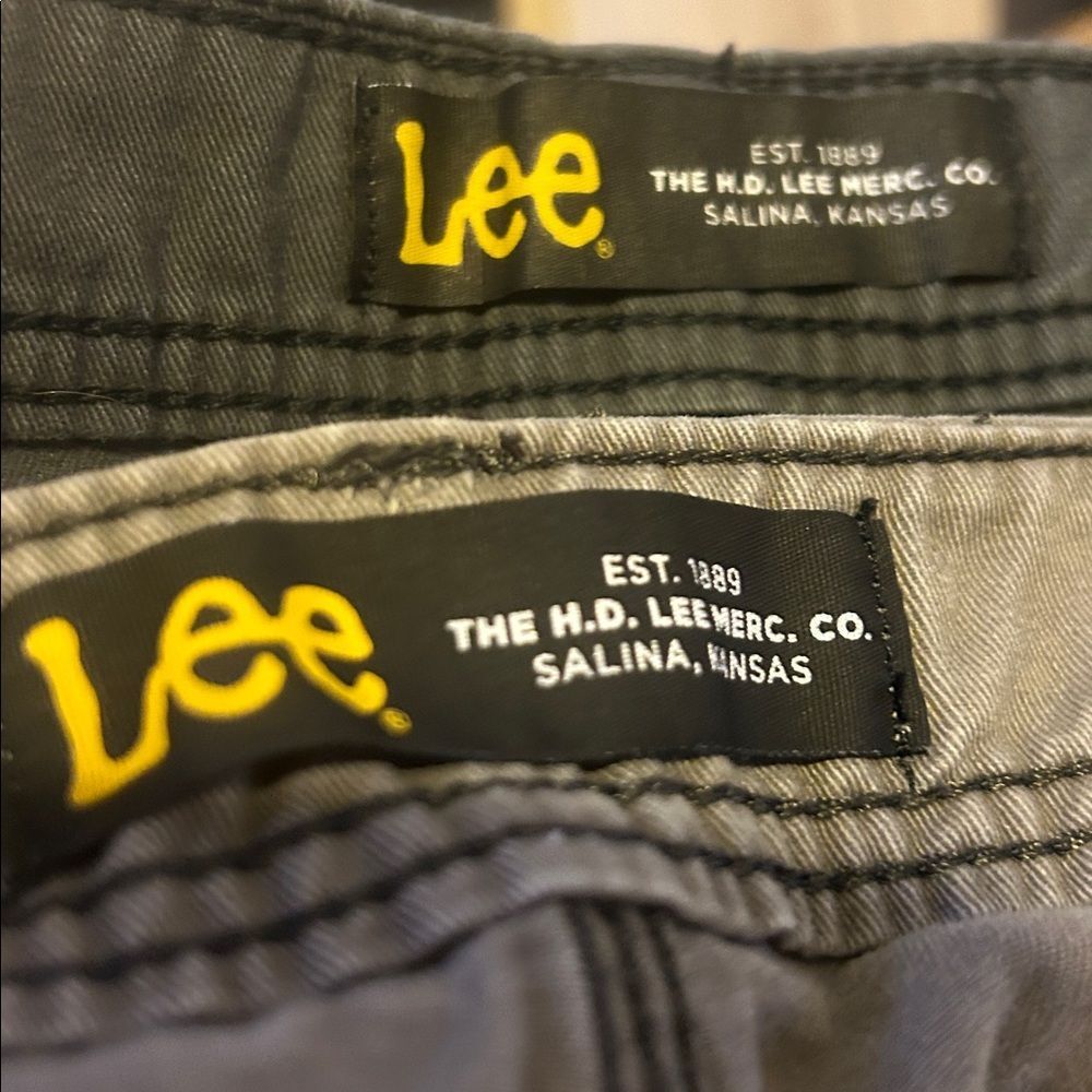 Lot of 2 Men's Lee Cargo Shorts Size 40 - Picture 4 of 5